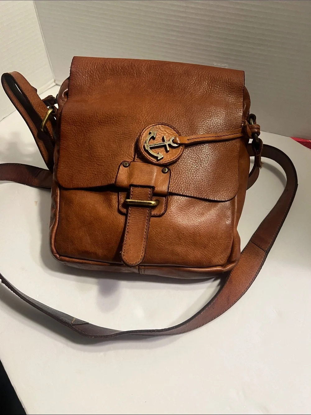 Men's Tan Leather Messenger Bag with Adjustable Strap
